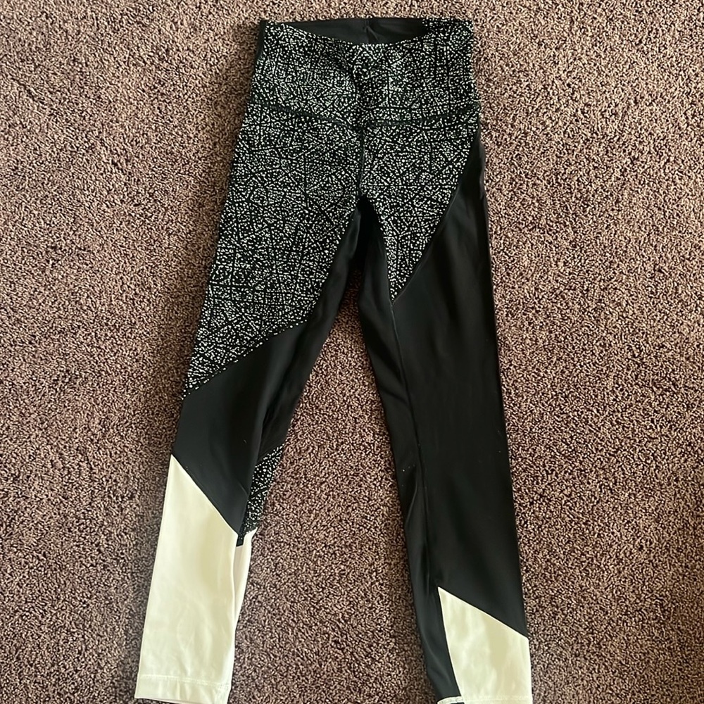 Cute printed lululemon 3/4 length leggings